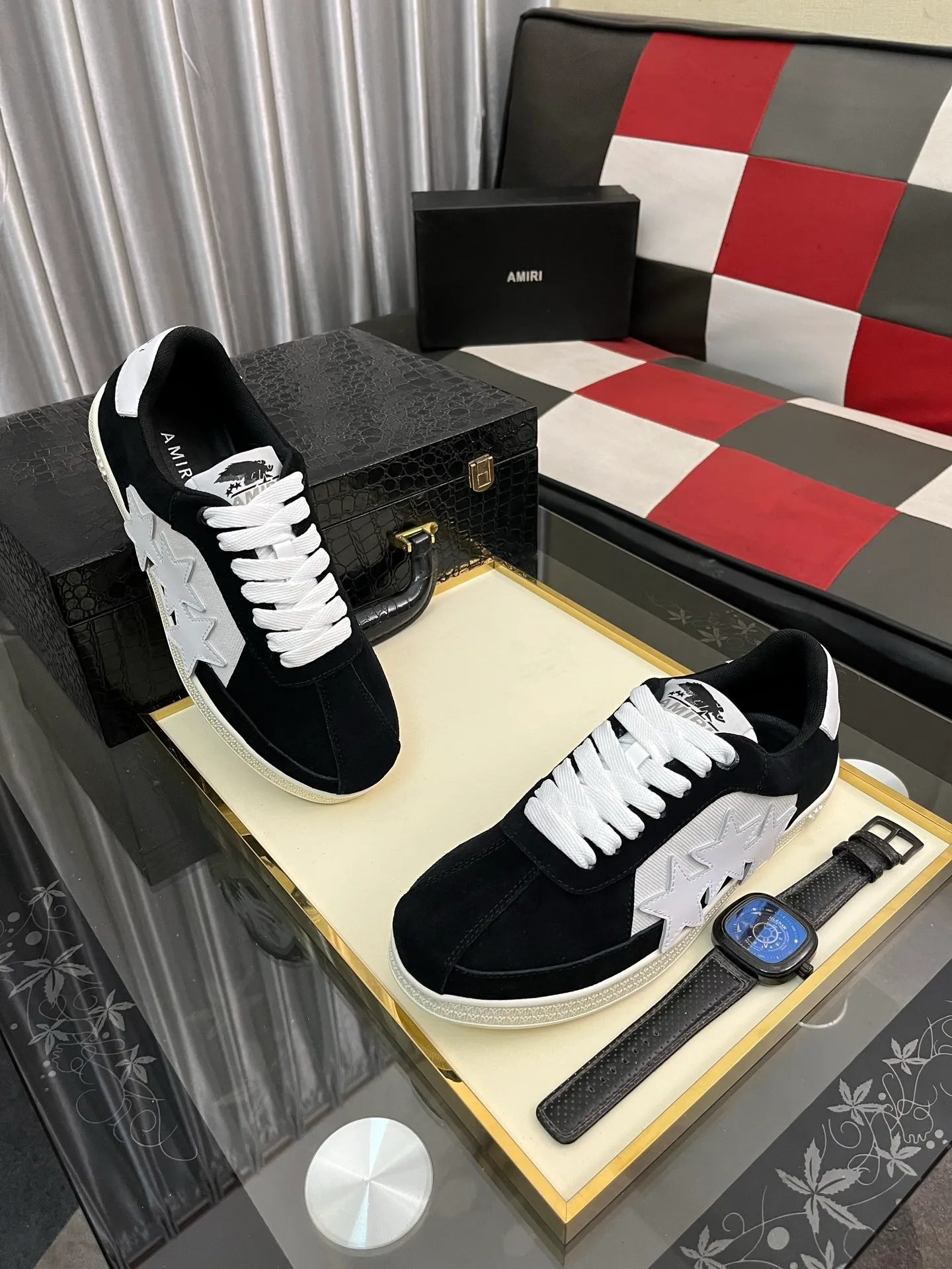 Men's shoes 💰420⌚️⌚️《AMIR*》New men's low-top casual sports sneakers bone shoes, another pair of irresistible bone shoes. Bone shoes are one of AMIRI's most popular items. They use first-layer cowhide uppers. The side bones are made of two cowhide laminations. They have a three-dimensional feel. The leather incisions are all oil-edged. Contrasting color design. Simple style. Fashionable sports. Customized metal LOGO nameplate to embellish shoelaces. Exclusive control of top version. Supports comparison. Breathable mesh lining Original rubber outsole A must-have item for daily leisure Suitable for various occasions Check it out if you are looking for high quality Super cool uppers Size: 38-445️⃣ Colors available